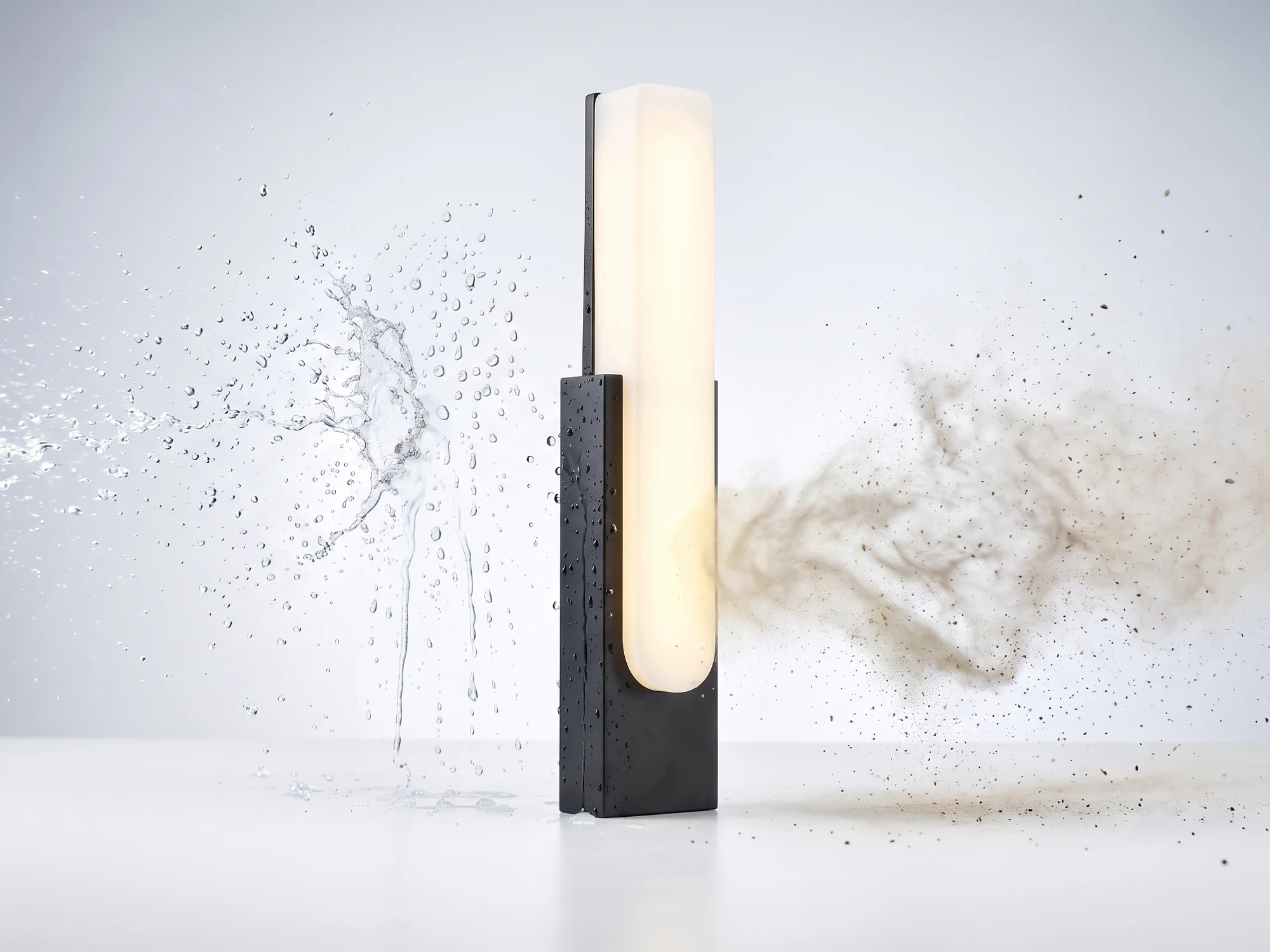 IP Koruma Sınıfı Nedir? IP44, IP54, IP65 ve IP67 Farkları Su sıçraması ile toz bulutu arasında duran LED armatür, IP korumasının su ve toz bileşenlerini temsil ediyor